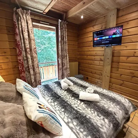 Le Skieur En Bois Chalet *