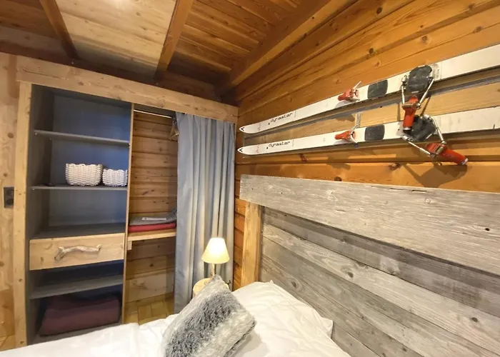 Le Skieur En Bois * La Bresse